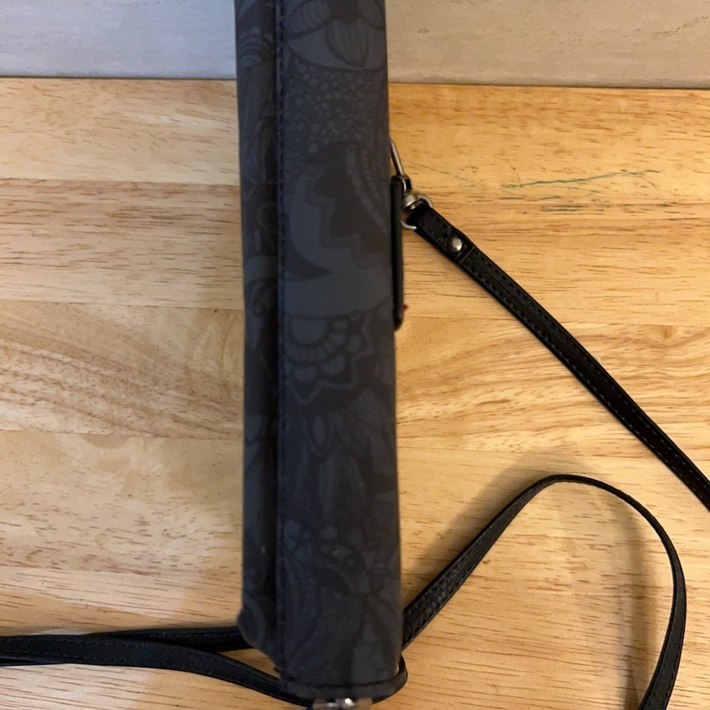 Sakroots Artist Circle Charcoal Floral Crossbody Clutch - Picture 6 of 12